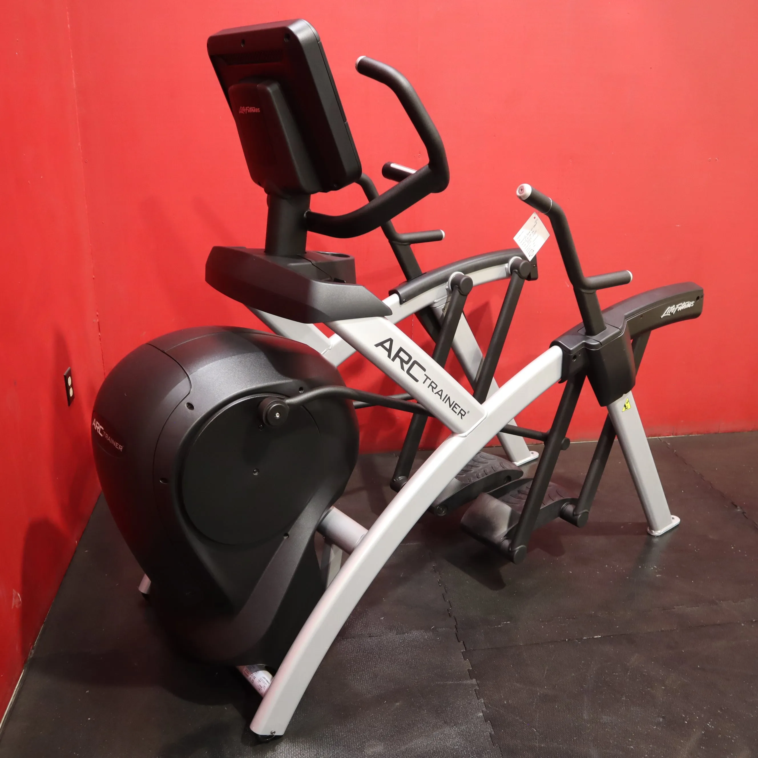 Life Fitness INTLS Lower Body Arc Trainer (Refurbished)