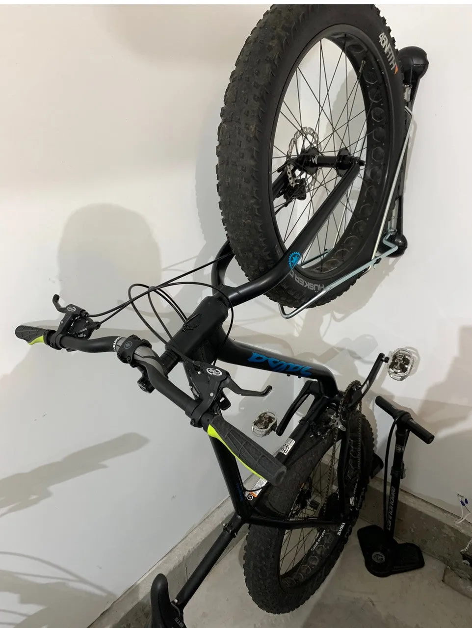 OUTLET | Fat Tire Swivel Bike Wall Rack